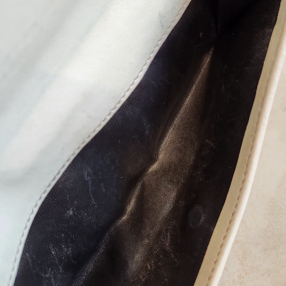 Gucci Guccisima Heart Snap Fold Wallet - Picture 14 of 16